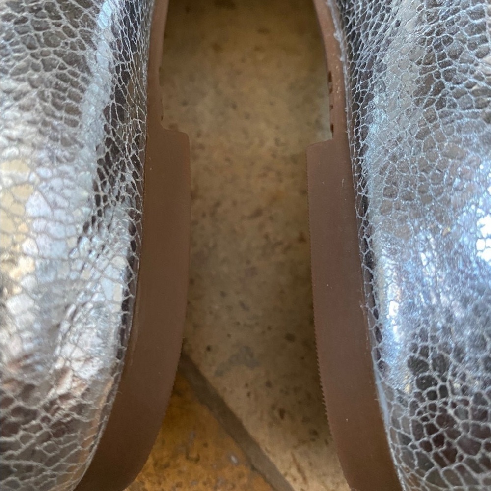 Tory Burch Reva Ballet Flats Silver Crackle Leather Size 5 RARE NWOT NOT WORN - Picture 10 of 15